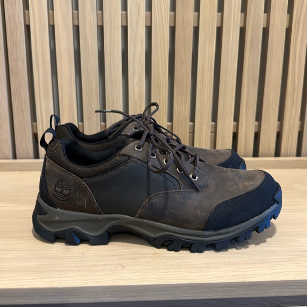 Waterproof hiking shoes